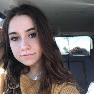 Meet your Posher, Justine